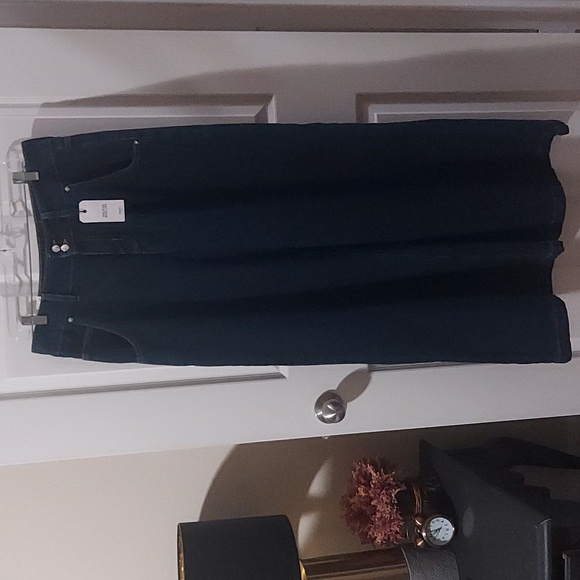 Forever 21 Denim - NWT Women's size 29 Wide Leg Trouser Jeans